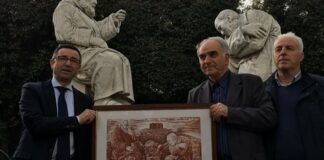 Un quadro donato dallo scultore leccese Vito Russo