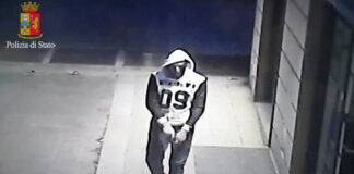 Rapina a mano armata in un supermercato, 23enne finisce in carcere