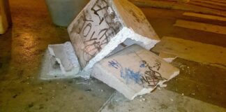 Vandalismo in Corso Cavour, distrutta un’altra seduta in pietra