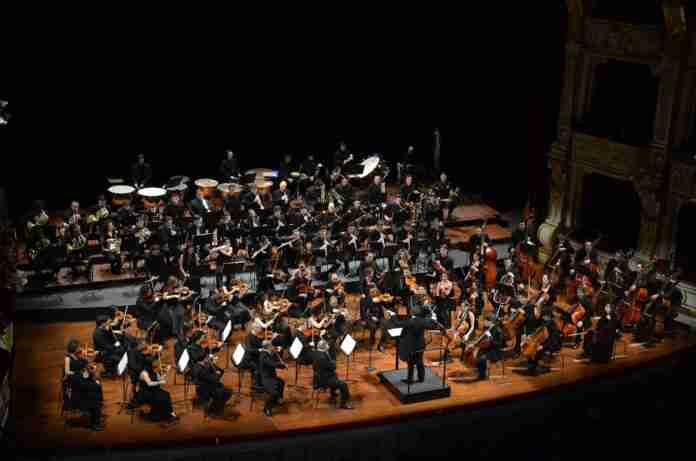 Orchestra-Teatro-Petruzzelli-ph-Carlo-Cofano