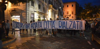 Tragedia Bari Nord: silenzio e commozione con la fiaccolata in memoria