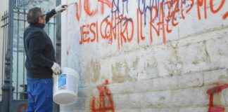 Insulti a Matteo Salvini: scritte sui muri dell’Officina San Domenico