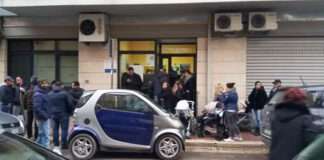 Disagi e code per strada all’Ufficio Vaccinazioni
