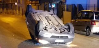 Auto si ribalta in viale Puglia: una donna in ‘giallo’ al Bonomo