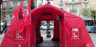 La tenda rossa della Flai Cgil in piazza Catuma