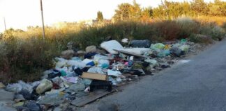 Abbandono rifiuti: scatta la sanzione fissa di 500 euro