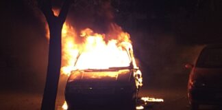 Auto in fiamme nella notte in via Vecchia Barletta