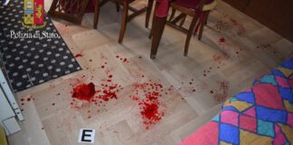 Uomo accoltellato nel centro storico: zio e cugino arrestati per tentato omicidio