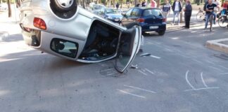 Auto si ribalta in viale Gramsci: danni e tanto spavento, illesa la conducente