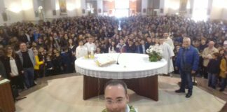 “Pronti a scattare”, il selfie a Messa della SS. Trinità