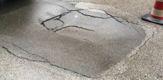Pericolo di cedimento per un tratto di viale Venezia Giulia