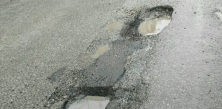 Buche pericolose in via Catullo e via Esiodo