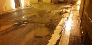 Asfalto di via Marsala in condizioni disastrose