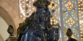 Tra fede e tradizione torna la processione notturna della Madonna dei Miracoli