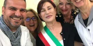 La Costituzione spiegata ai bambini: al “Jannuzzi-Di Donna” una lezione con l’assessore Bruno