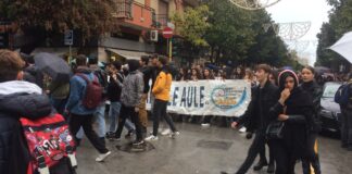 Istituti andriesi in condizioni precarie: gli studenti scendono in piazza