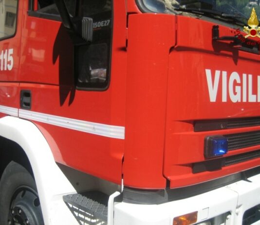Bombola del gas prende fuoco: esplosione e tragedia sfiorata, ferita una donna