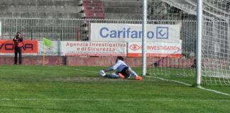 La Nazionale Poste Italiane vince 7-3: Josef Lopetuso para un rigore al cantante Moreno