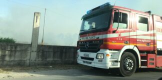Fiamme alte in via Canosa: intervento dei Vigili del Fuoco