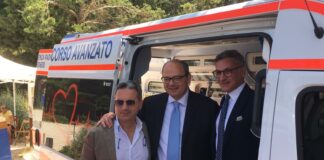 Punto di primo soccorso e ambulanza ai piedi di Castel del Monte