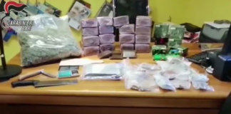 Scoperto deposito con droga, cartucce e materiale esplosivo: arrestato 37enne pregiudicato andriese