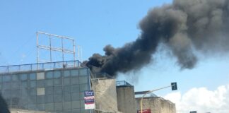 Fumo nero in via Barletta: divampa un incendio sul terrazzo di un’azienda