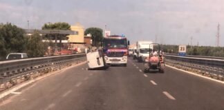 Furgoncino si ribalta sulla Andria-Barletta: una donna ferita