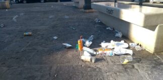 Rifiuti sparsi in Piazza Duomo, l’alba infelice del centro storico di Andria