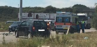 Ciclista investito da un’auto in via Bisceglie: ferito un uomo