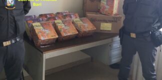 Sequestrati fuochi d’artificio illegali: denunciato commerciante andriese