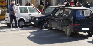 Rocambolesco incidente in viale Alto Adige: quattro auto coinvolte e danneggiate