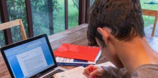 Scuola, ritorno in classe alle “superiori” rinviato di una settimana in Puglia