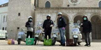 Coronavirus: il Vespa Club di Andria consegna la spesa alle famiglie bisognose