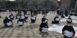 “Siamo a terra”, Fipe e Confcommercio di Andria protestano in piazza a Bari