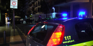Luci spente e saracinesche abbassate alle 19: scene della pandemia ad Andria