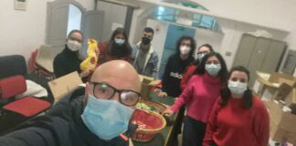 I volontari di Croce Rossa donano sorrisi e calze ai bambini ospiti di comunità