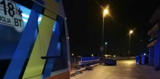 Perde il controllo dell’auto e si schianta contro un muro: 3 feriti