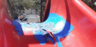 Divertimento “rimandato” per i più piccoli, giostrine danneggiate in villa comunale