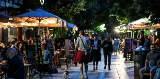 Coprifuoco a mezzanotte da oggi, la prossima settimana Puglia in zona bianca