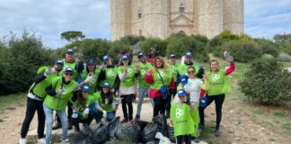 I volontari di “3Place” ripuliscono la Pineta di Castel del Monte: raccolti 11 sacchi di rifiuti