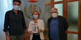 Il Comitato 10 Febbraio dona fumetto “Foiba Rossa” alla biblioteca “Ceci” e al Sindaco Bruno