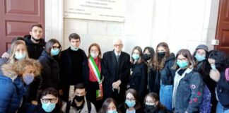 Scoperta lapide in ricordo dello storico medievista Cinzio Violante