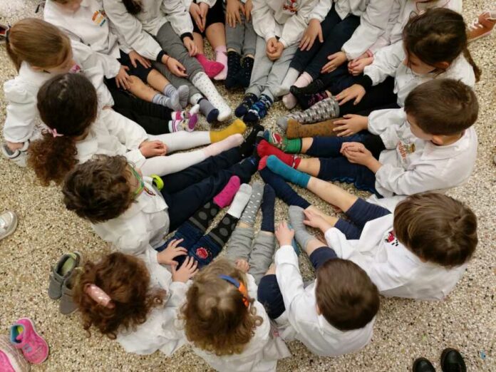 scuola Rosmini - calzini spaiati