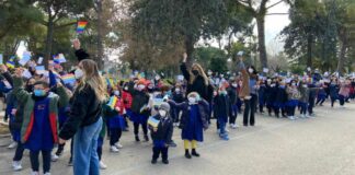 Il flash mob contro la guerra, il grido di speranza dei bambini della scuola “Cotugno”