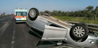 Auto si ribalta in tangenziale, ferito un 27enne