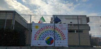 Brutto risveglio per i bambini della “Don Milani”: rubato il loro disegno sulla Pace
