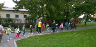 Prende forma il servizio “Pedibus”, inizia il tracciamento della segnaletica orizzontale