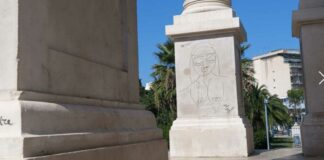 Oscenità sul Monumento ai Caduti, memoria imbrattata da “animali”