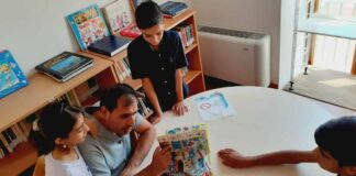 Una famiglia afgana in visita alla biblioteca Sant’Agostino