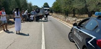 Auto ribaltata sulla strada per Castel del Monte, ferito un 75enne